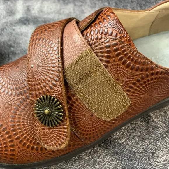 Alegria Joleen Brandy Loafer US 9EU 39 Brown Platform Slip on Leather Tooled - Picture 7 of 12